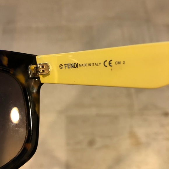 Authentic Fendi sunglasses - Picture 5 of 8